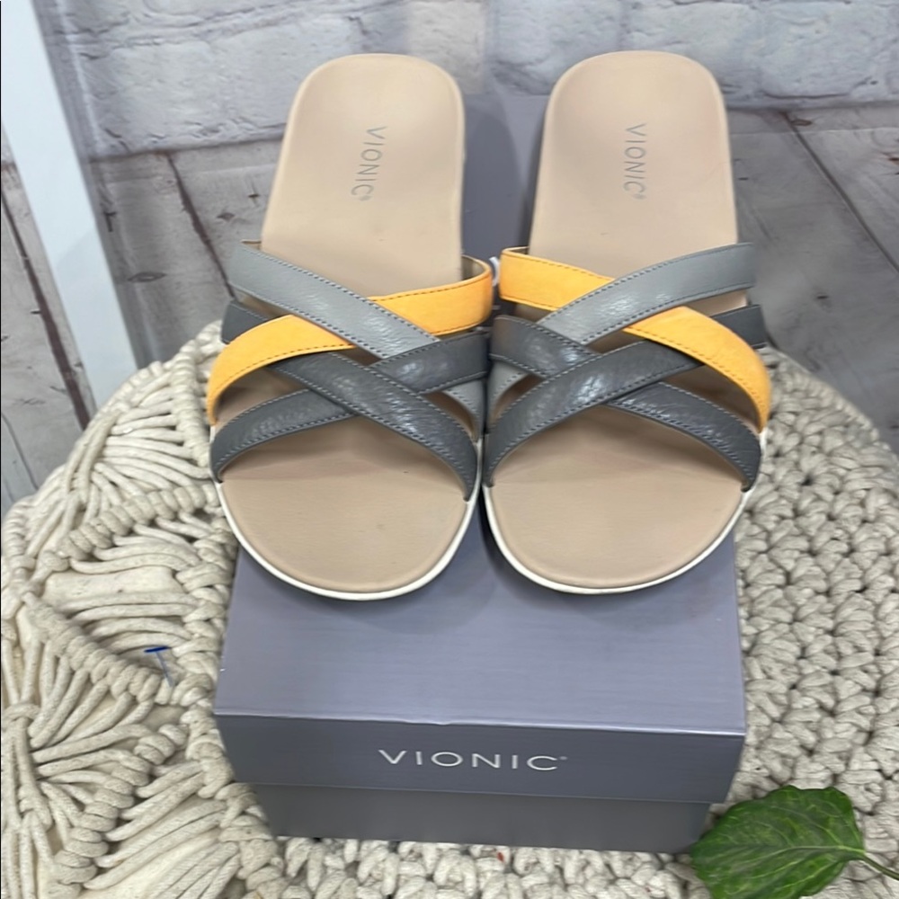 Vionic Dava Gray & orange leather neon crossover size 6 sandals